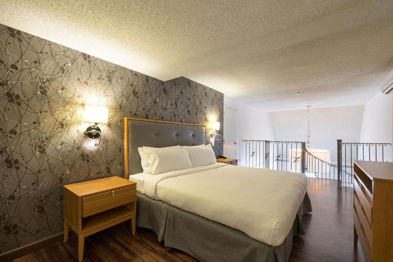 Distinctive suite with 1 King bed and 2 sofa beds,1089946545:JPEG